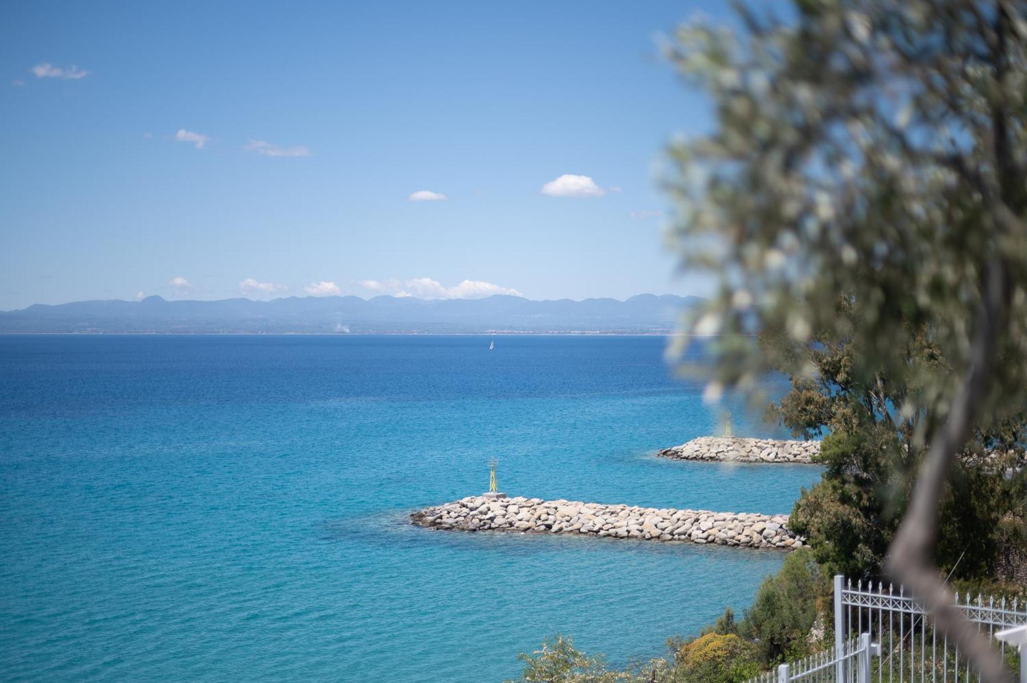 Pouletis Family Apartments - Akroyali Seaview Getaways Kalamata Esterno foto