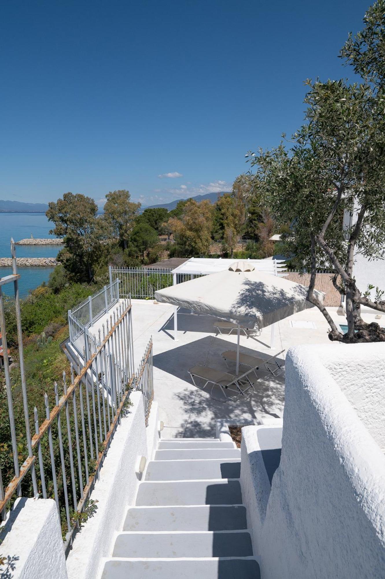Pouletis Family Apartments - Akroyali Seaview Getaways Kalamata Esterno foto