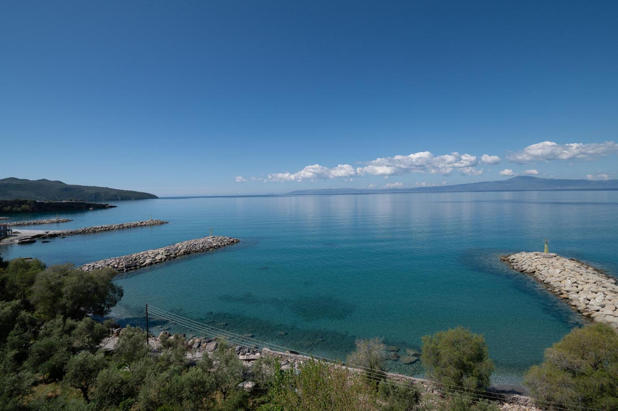 Pouletis Family Apartments - Akroyali Seaview Getaways Kalamata Esterno foto