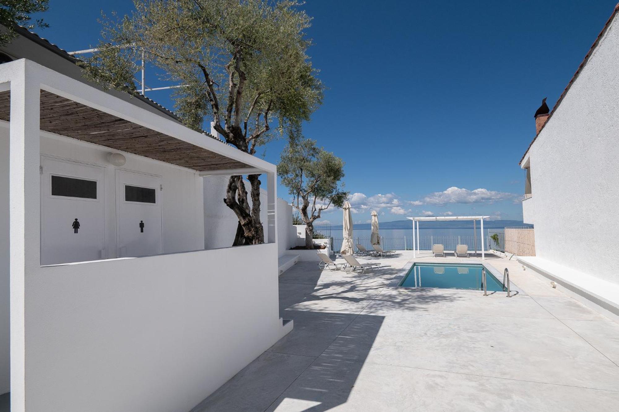 Pouletis Family Apartments - Akroyali Seaview Getaways Kalamata Esterno foto