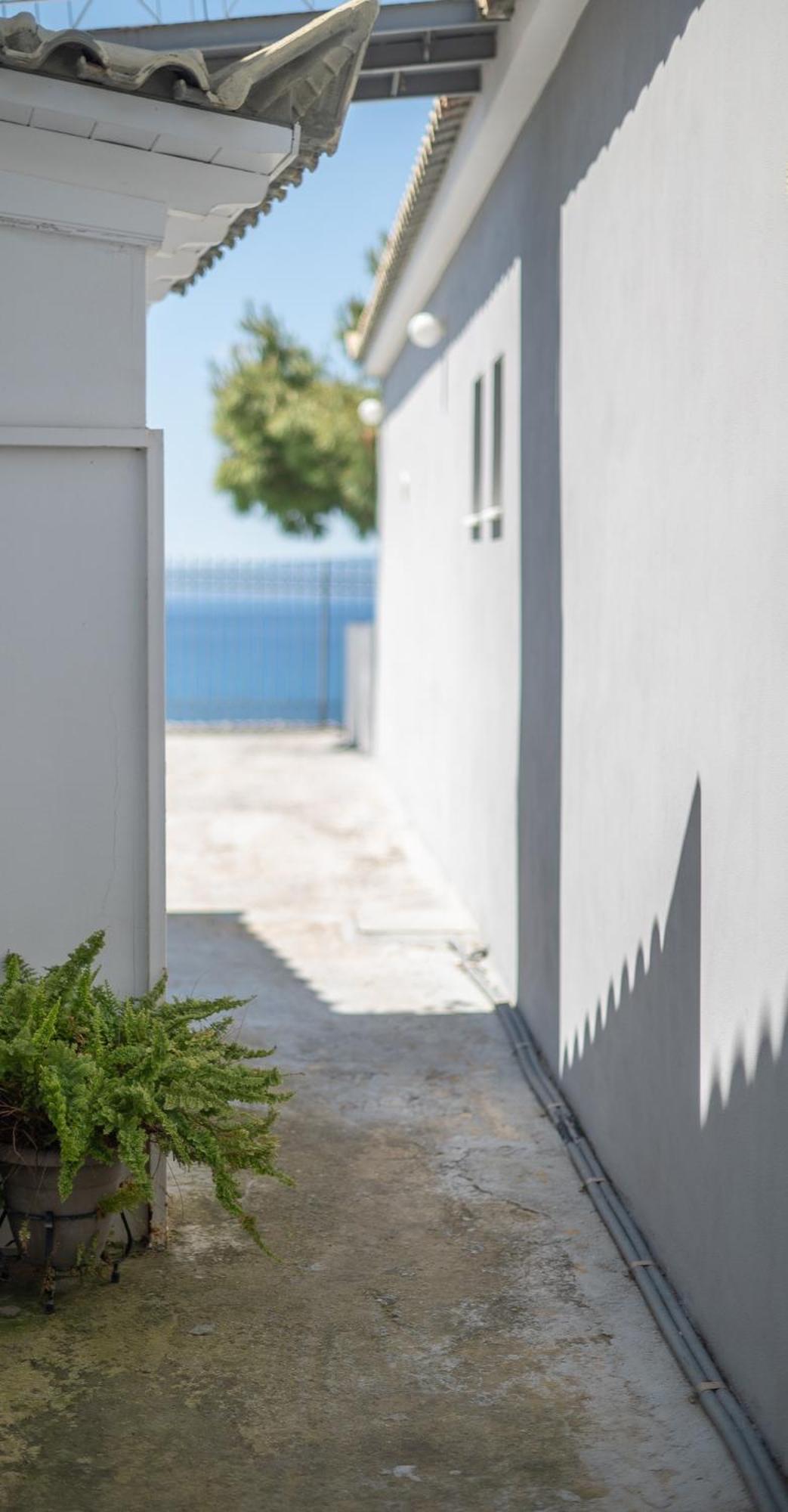 Pouletis Family Apartments - Akroyali Seaview Getaways Kalamata Esterno foto