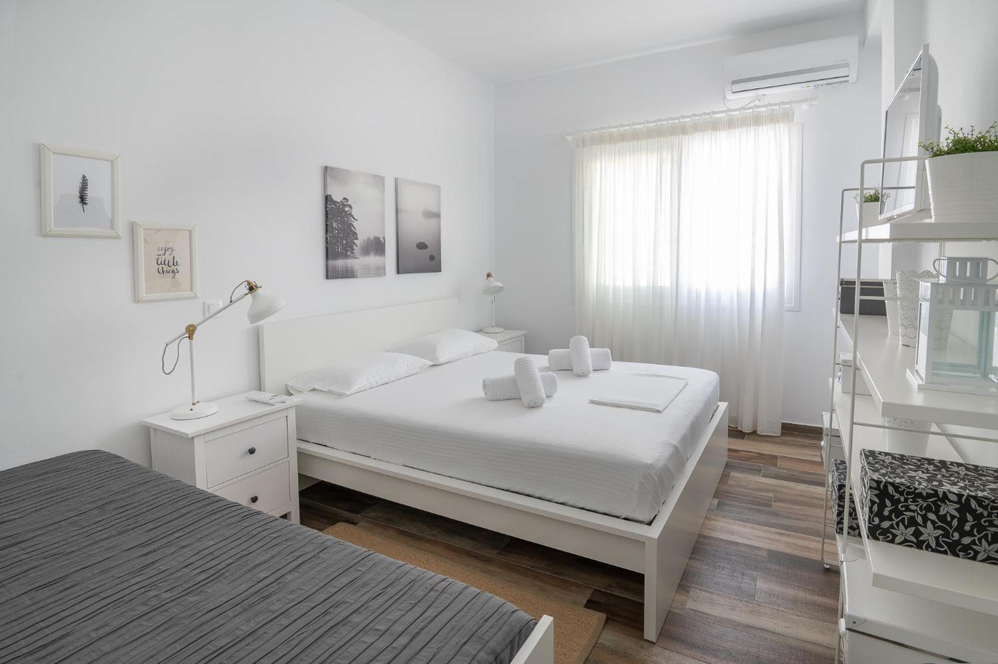 Pouletis Family Apartments - Akroyali Seaview Getaways Kalamata Esterno foto