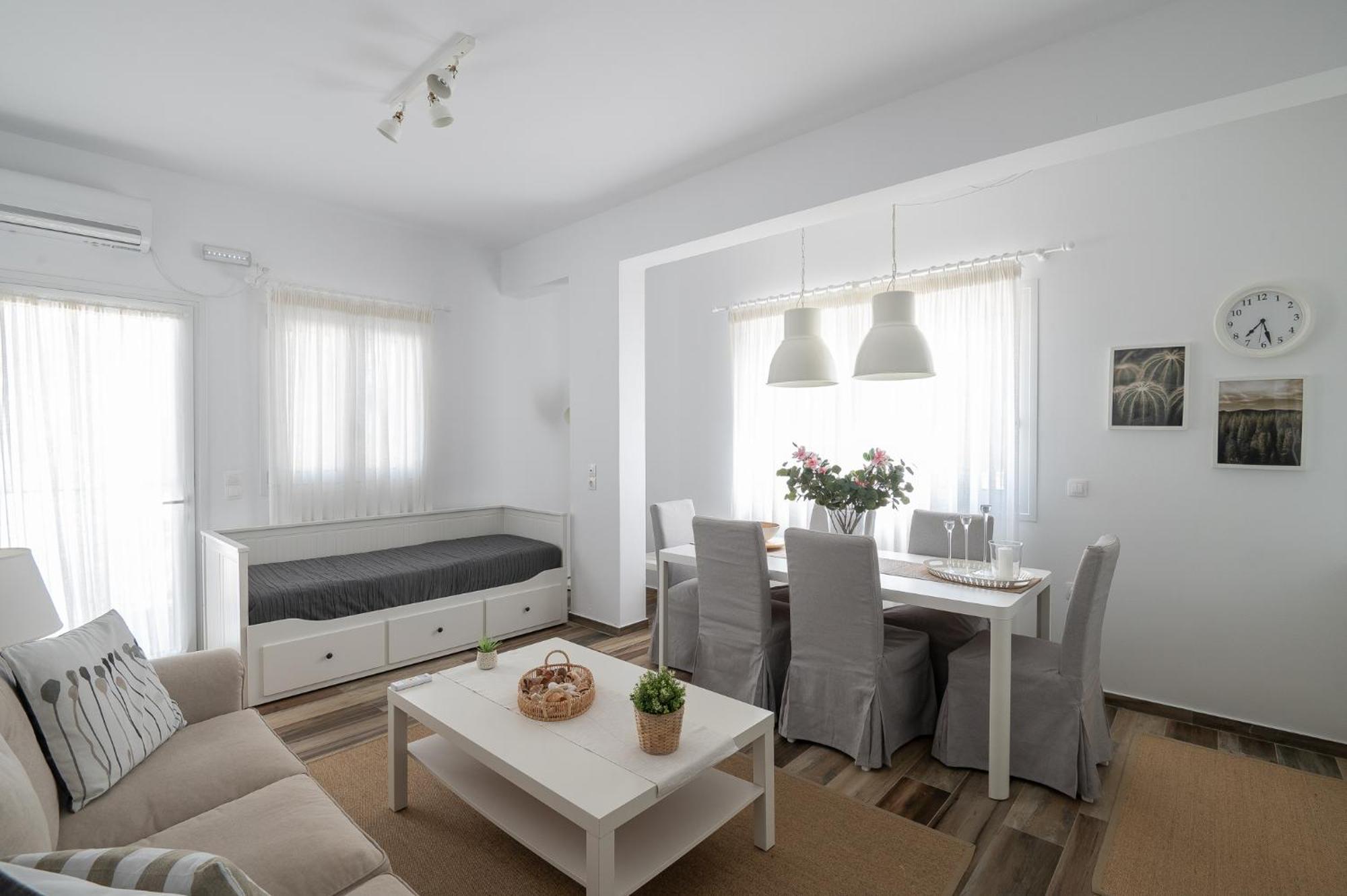 Pouletis Family Apartments - Akroyali Seaview Getaways Kalamata Esterno foto