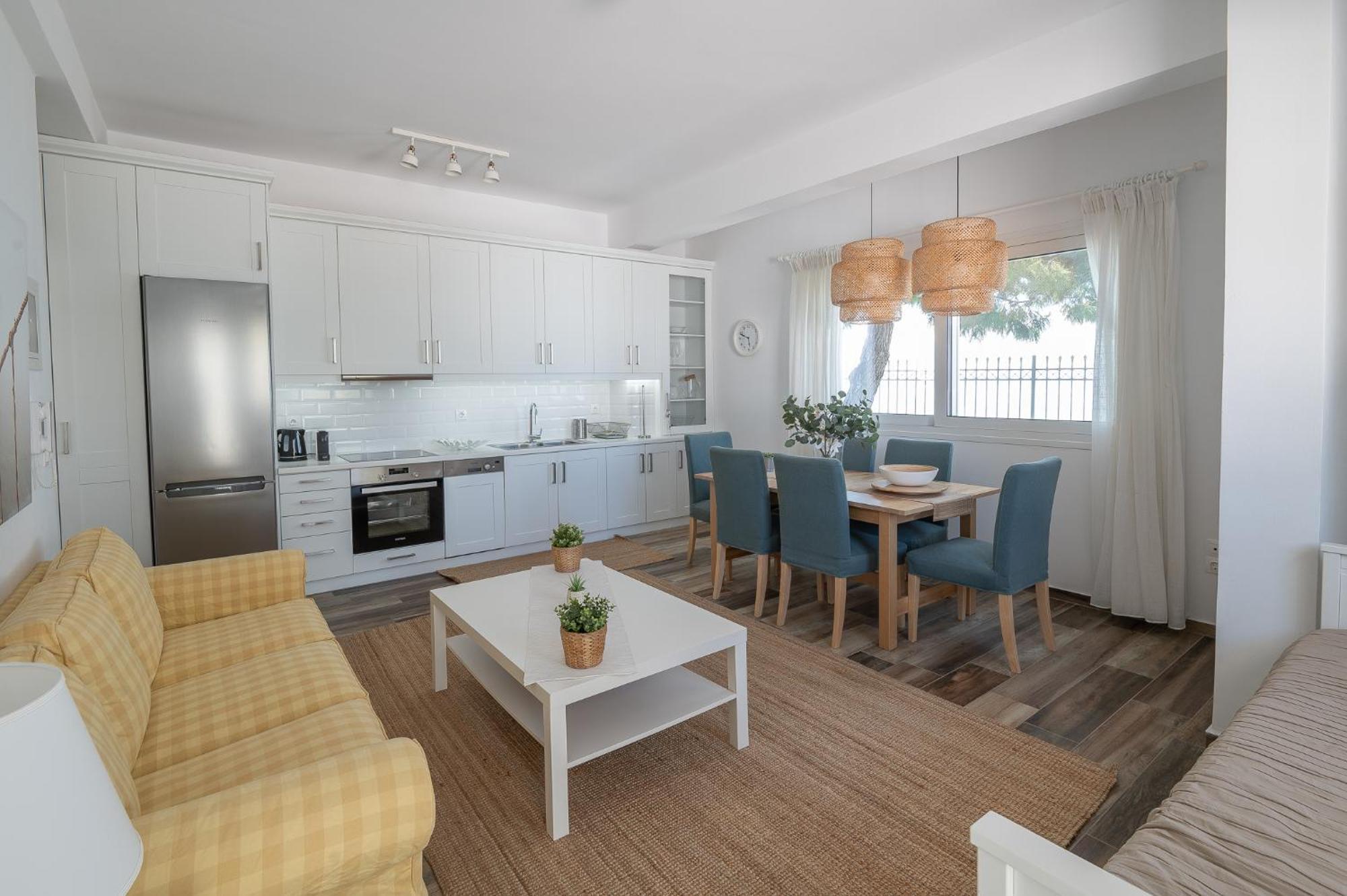 Pouletis Family Apartments - Akroyali Seaview Getaways Kalamata Esterno foto