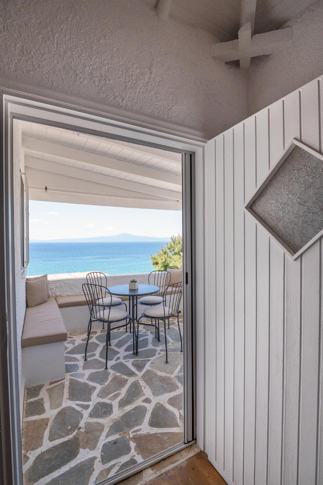 Pouletis Family Apartments - Akroyali Seaview Getaways Kalamata Esterno foto