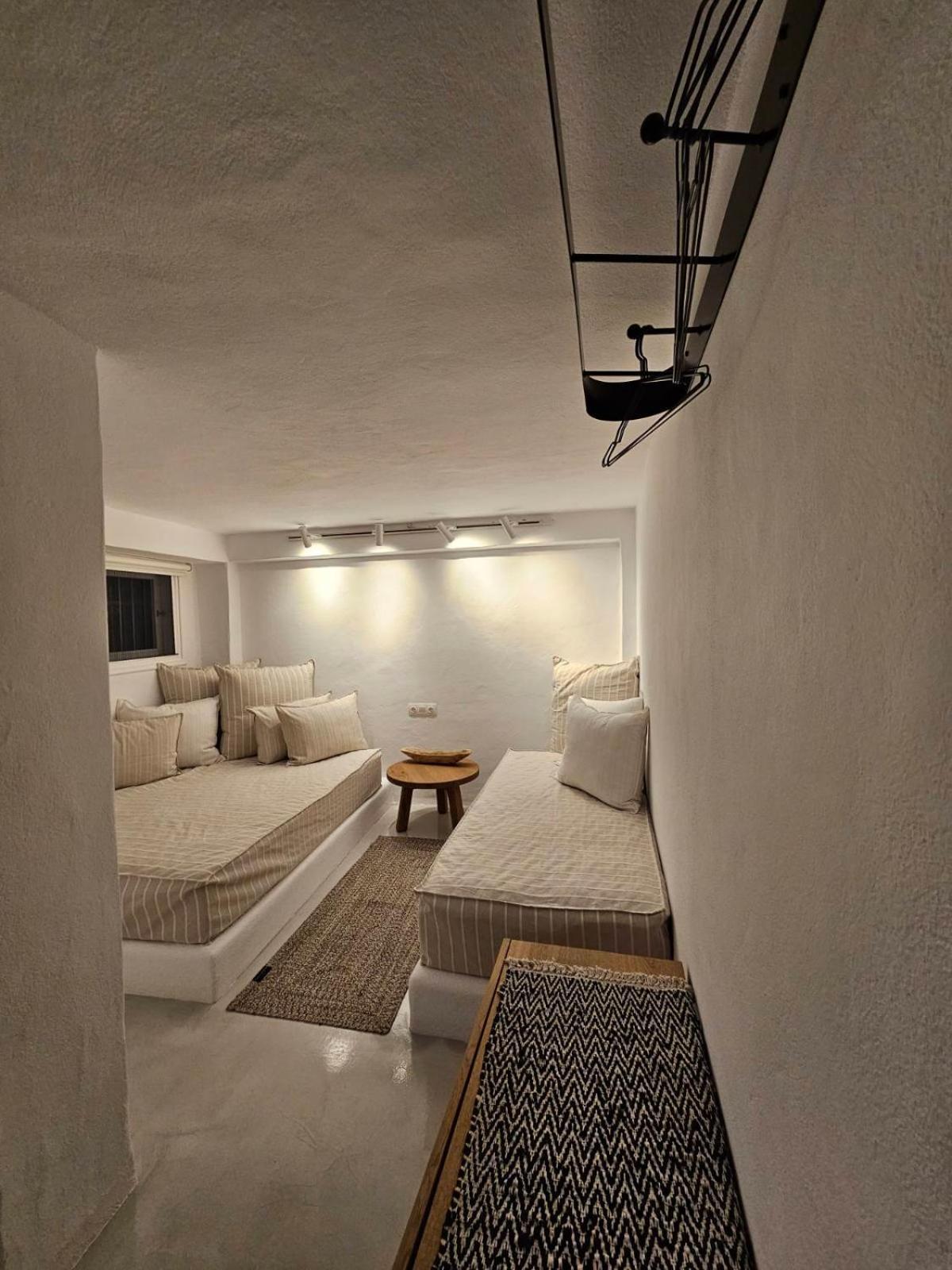 Pouletis Family Apartments - Akroyali Seaview Getaways Kalamata Esterno foto
