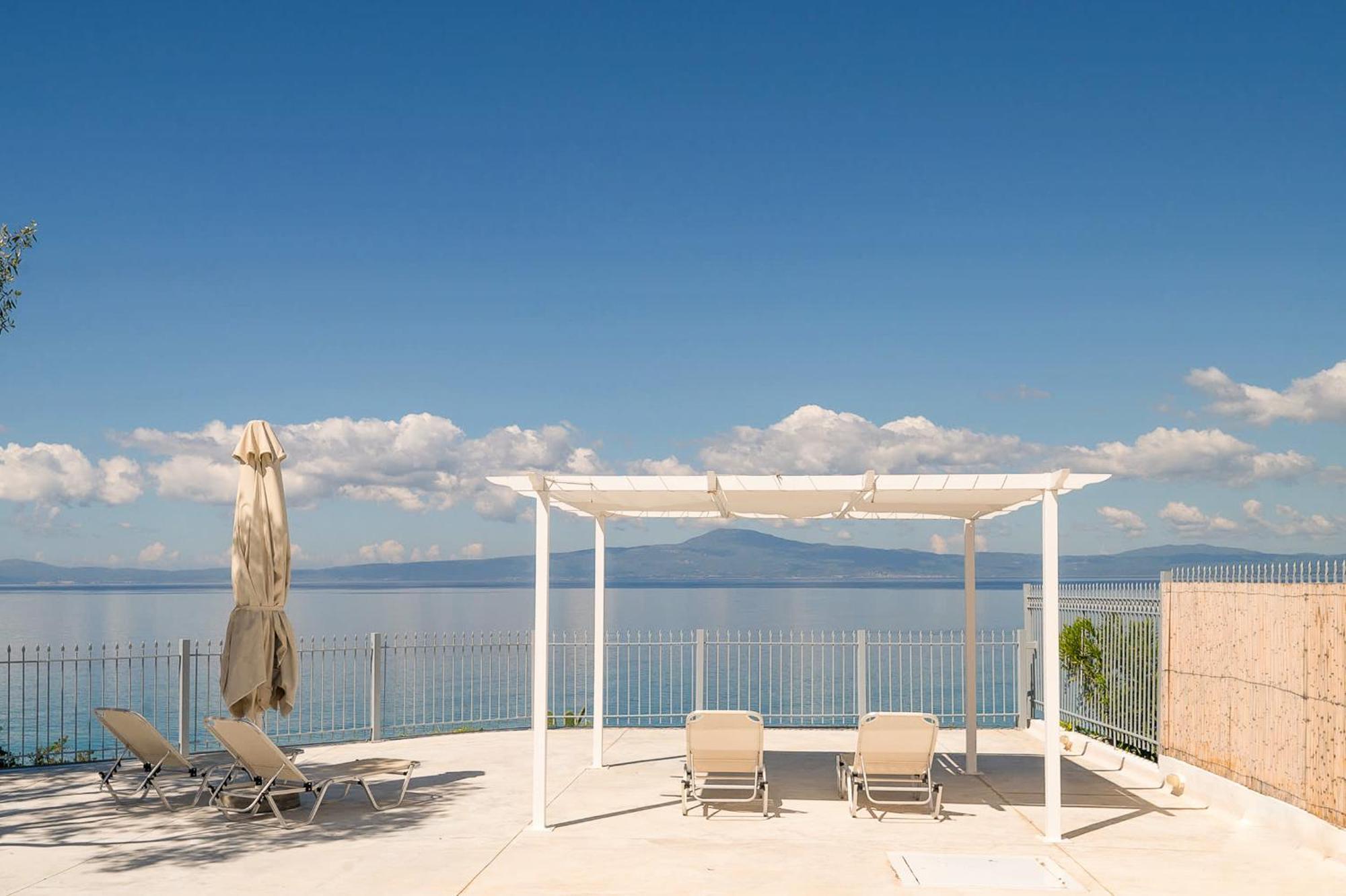 Pouletis Family Apartments - Akroyali Seaview Getaways Kalamata Esterno foto