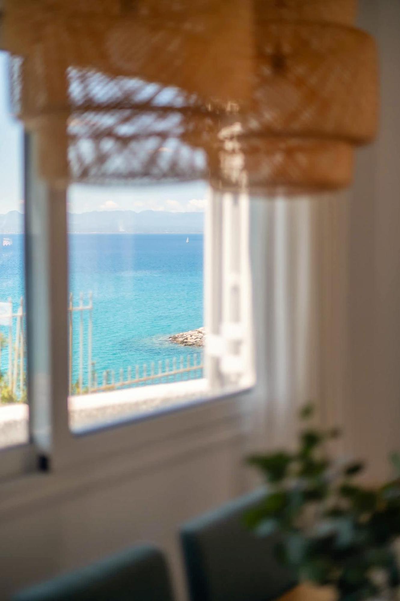 Pouletis Family Apartments - Akroyali Seaview Getaways Kalamata Esterno foto