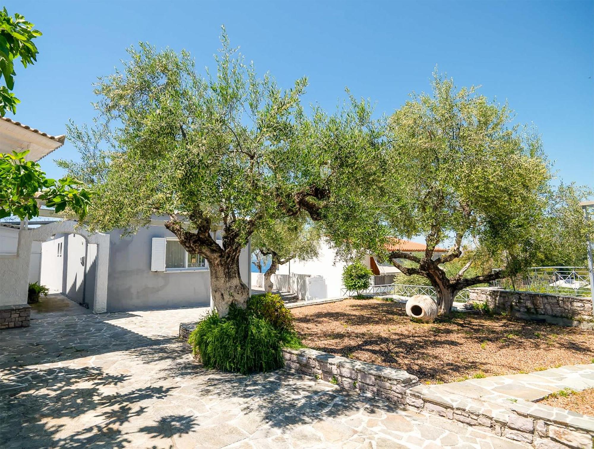 Pouletis Family Apartments - Akroyali Seaview Getaways Kalamata Esterno foto