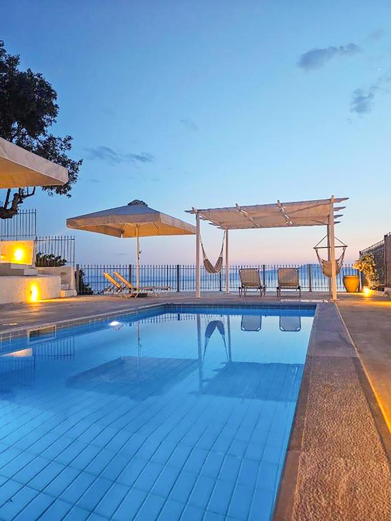 Pouletis Family Apartments - Akroyali Seaview Getaways Kalamata Esterno foto